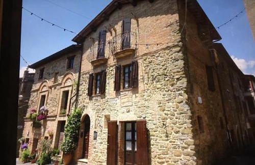 Deruta Apartment | Romantic suite in the village of Castelleone, vicino Deruta, Assisi, Perugia, Montefalco