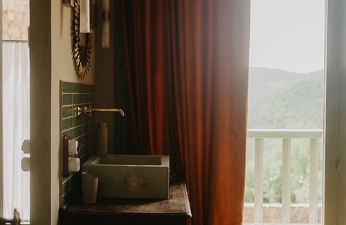 Ripoll Cottage | Romantic Suite with magnificent views and fireplace