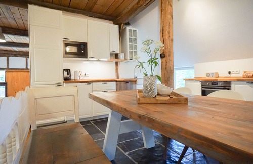 Dorum House | Romantic thatched-roof house with wellness area near the dyke