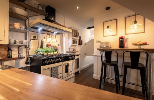 Midhurst House | Romantic Townhouse in Historic Market Town