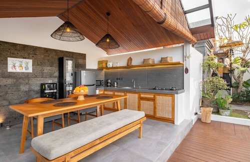 Lodtunduh Villa | Romantic Villa Retreat Lush Experiences and Stunning Views