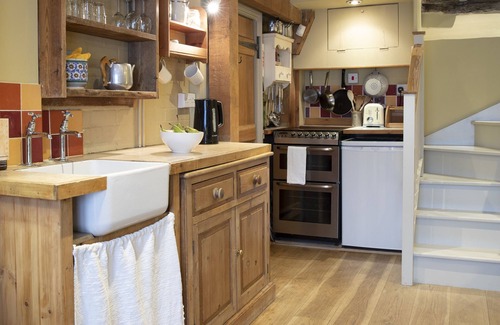 Sudbury Cottage | Romantic village hideaway for two. Great for walking and cycling.