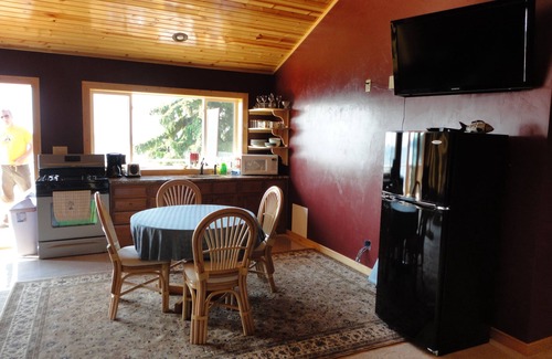 Gills Rock Cottage | Romantic Waterfront Suite With Amazing Water Views, Hedgehog unit