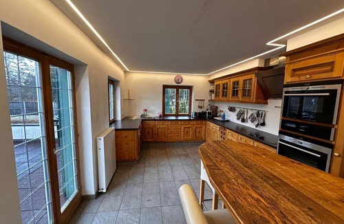 Gundhabing House | Romantisches Chalet am Golfplatz mit Direkter Fahrradweg Anbindung zum See!