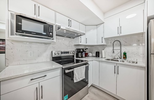 Southwest Calgary Apartment | Rome Sweet Home 2