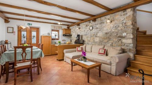 Boljun Apartment | Rona stone house apartments Janja