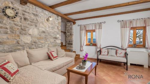 Boljun Apartment | Rona stone house apartments Janja