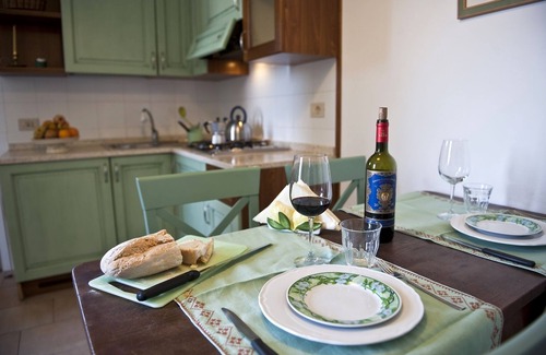 Poggibonsi Apartment | RONDINE: Peaceful farmhouse close to Tuscany 's treasures, 1mile from shops far