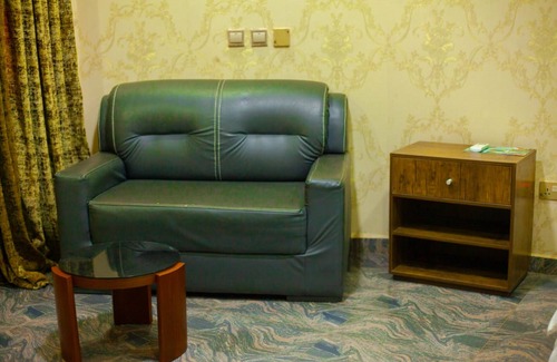 Ado Ekiti Hotel | RONKIBOG CRYSTAL HOTEL & SUITES