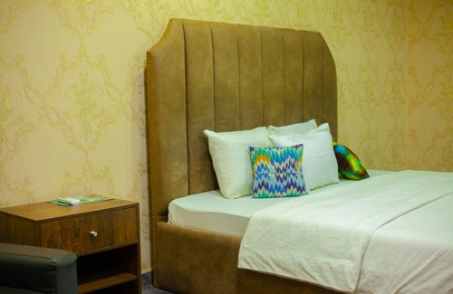 Ado Ekiti Hotel | RONKIBOG CRYSTAL HOTEL & SUITES