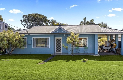 Mylestom House | Ronnie's Cottage in Mylestom is a character-filled, vintage retreat