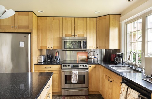 Monroe House | Rooftop Aerie - Amazing views, private, immaculate and comfortable home