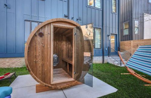 Hurwood Heights House | Rooftop Deck Hot Tub & Game Room in Nashville