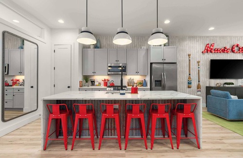 Katie Hill Neighborhood House | Rooftop + Hot Tub + Game Room