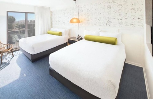 Venice Hotel | Rooftop Lounge Steps Away | 2 Balcony Rooms | Venice Beach | Free Breakfast