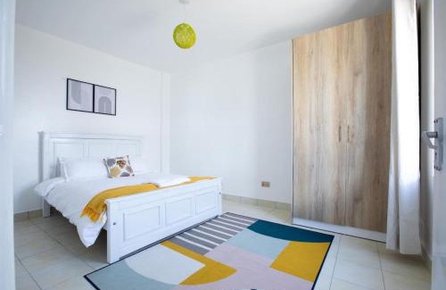 Thompson Estate Apartment | Rooftop Luxe with Queen Bed, Gym and Netflix