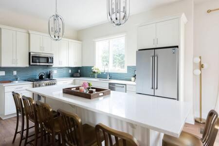 Germantown House | Rooftop Mansion with City Views