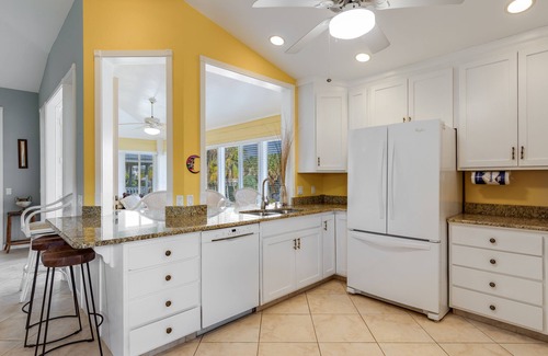Fort Myers Beach House | Rooftop Patio w/Panoramic Views of the Gulf & Bay. WALK to everything.