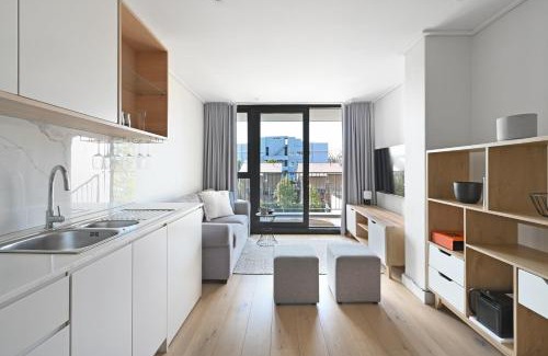 Rondebosch Apartment | Rooftop Pool Balcony Parking