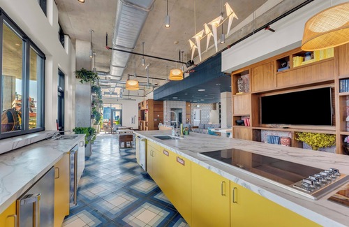 Gateway District Apartment | Rooftop Pool & Hot Tub, Prime Downtown CLE 1BR + Skyline Views of the 216