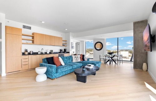 Hollywood Apartment | Rooftop Pool Modern 2BR/2BA Gym, Panoramic Views