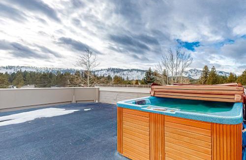 Tahoe Keys House | Rooftop Retreat