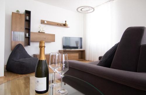 Tulln an der Donau Apartment | Rooftop Tulln operated by revLIVING