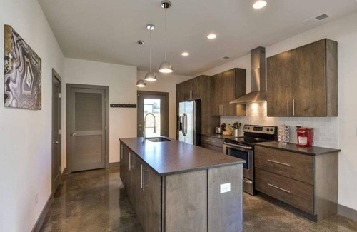 Chestnut Hill House | Rooftop Views & Hot Tub Near Downtown