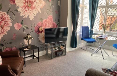 Ludwel Apartment | Rooftops - bijou sister apartment to Assembly View - free parking permit provided