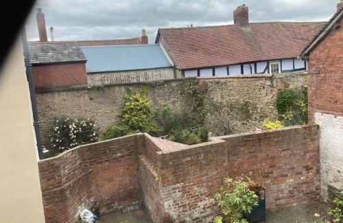 Ludwel Apartment | Rooftops - bijou sister apartment to Assembly View - free parking permit provided
