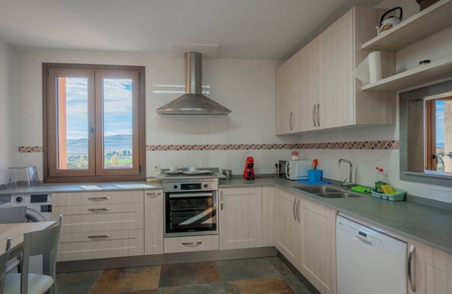 Castrojeriz Apartment | Room '101 Estandar' with Shared Garden, Wi-Fi and Air Conditioning