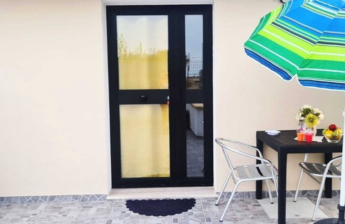 Cariati House | Room 2 double with bathroom, air conditioning and separate entrance