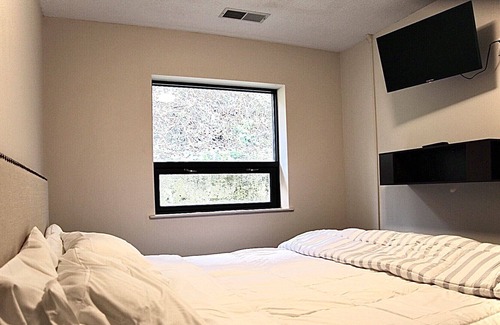 Fourmile House | Room 2 within the Pine Mountain Inn