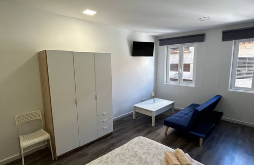 Quintans House | ROOM 3 WITH STREET VIEW