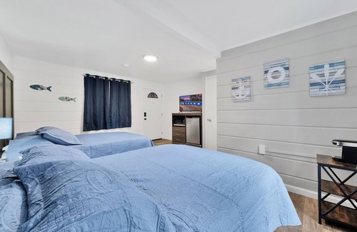 Houghton Lake Hotel | Room #5: Updated Suite w/2 Queen Beds