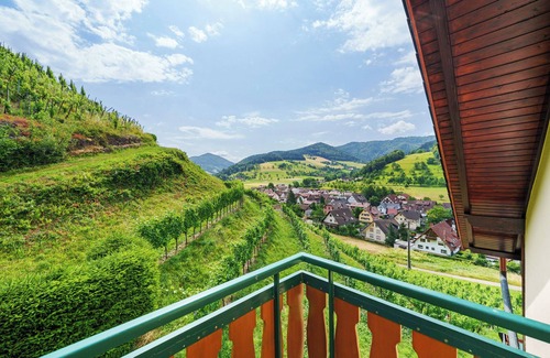 Glottertal Apartment | Room '7' with Mountain View, Shared Terrace and Wi-Fi