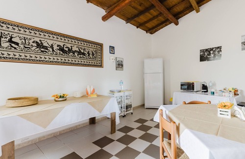 Palmas Arborea Apartment | Room 'Camera 4' with Shared Terrace, Wi-Fi and Air Conditioning