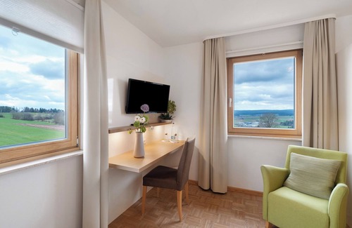 Hallwangen Apartment | Room 'Doppelzimmer 3 Premium' with Shared Terrace, Shared Garden and Wi-Fi