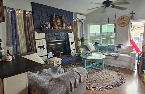 Lindenwood Park Bed & Breakfast | Room for rent in my farmhouse, with a saltwater pool and fresh eggs!