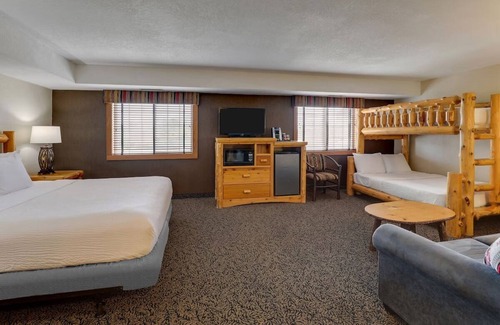 Quincy Hotel | Room for the Crew! Expanded King with Bunk Bed, Stoney Creek Quincy