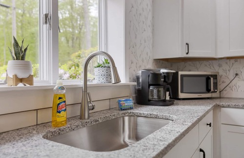 Colchester House | Room for the whole family 1/2 hour to Mohegan and Mystic Seaport