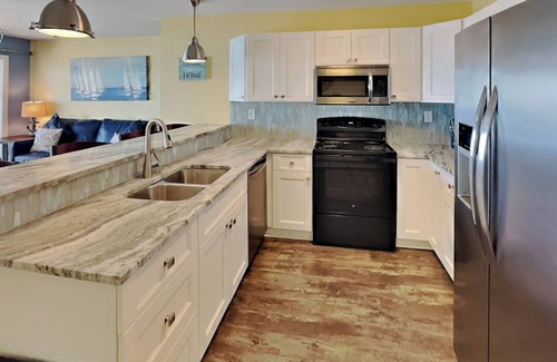 Put-in-Bay Condo | Room for You and Your Friends - 4 BR Directly on Lake Erie max 12 ppl CON 202