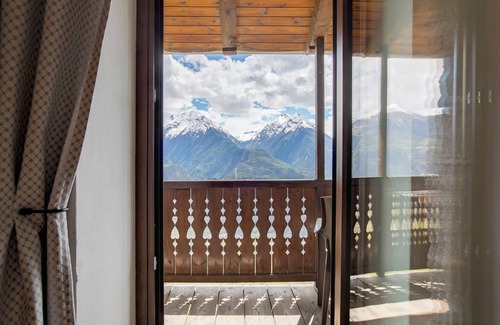 Saint-Pierre Apartment | Room 'Grolla' with Shared Terrace, Shared Garden and Wi-Fi