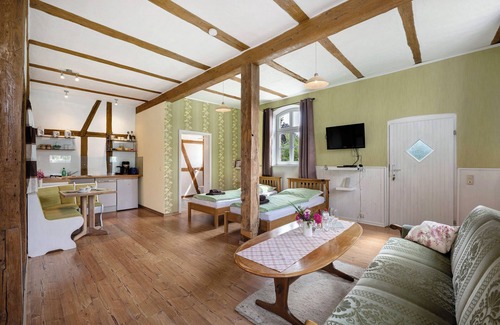 Schlagsdorf Apartment | Room 'Grünes Zimmer' with Shared Garden and Wi-Fi