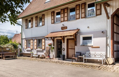 Rosenfeld Apartment | Room 'Hofblick' with Shared Garden and Wi-Fi