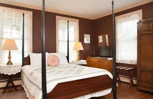 Chester Bed & Breakfast | Room in Historic Inn! 20 Minutes to Okemo!