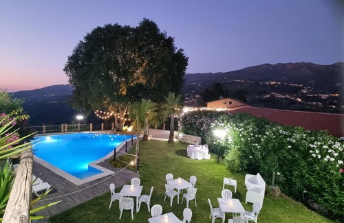 Sant'Angelo di Brolo Apartment | Room 'Infinito' with Mountain View, Wi-Fi and Air Conditioning
