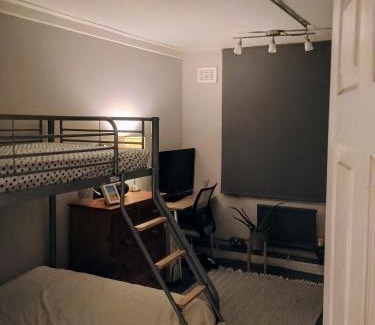 Waterloo House | Room just of the Southbank sleeps 3