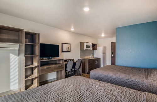 Greenville - Spartanburg Hotel | Room Near Greenville Zoo – Perfect Family Stay & City Exploration