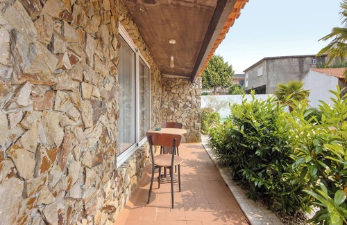 Armamar Apartment | Room 'Quarto 16 - Gojim Casa Rural' with Mountain View, Shared Pool and Wi-Fi
